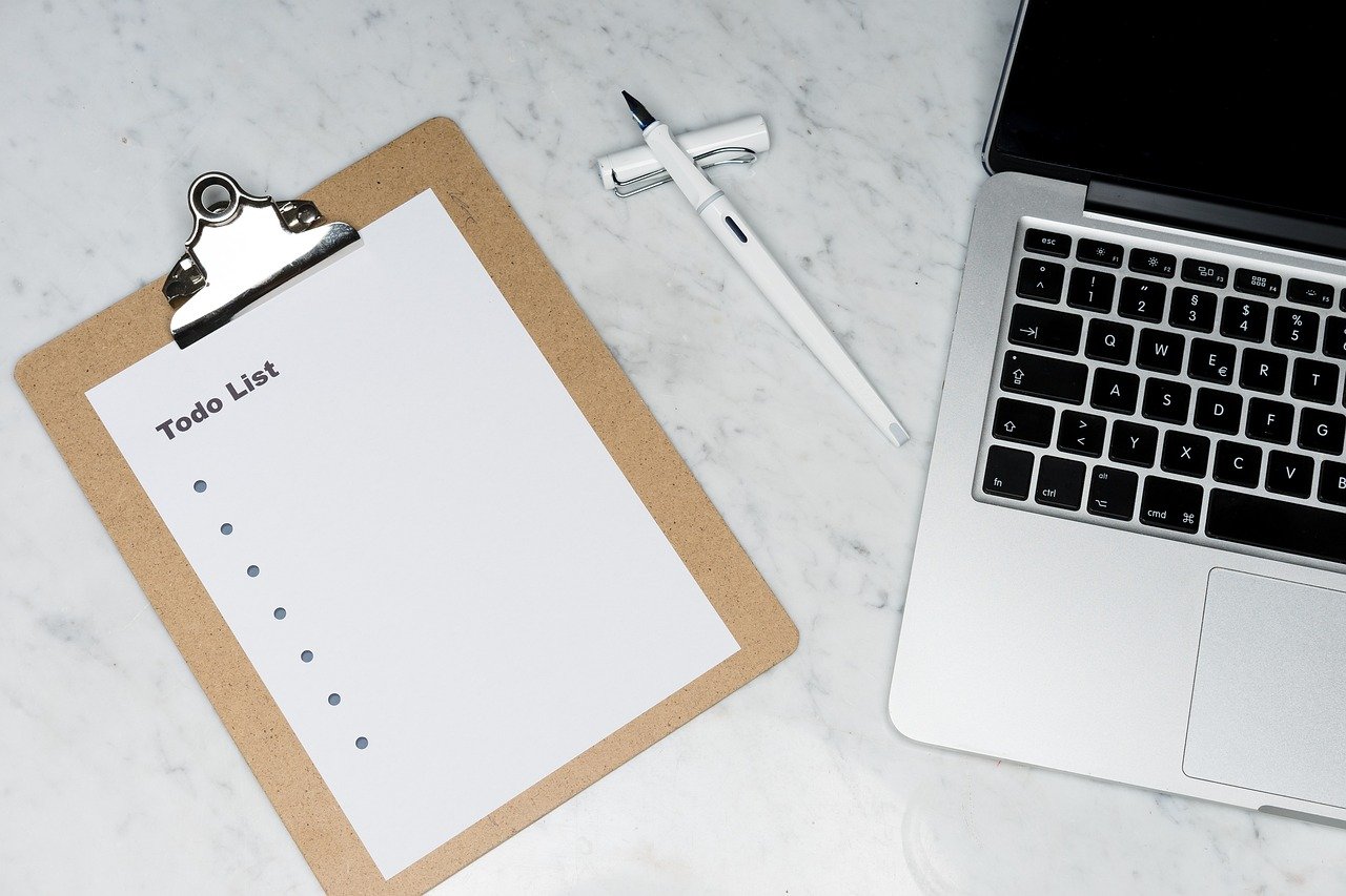 5 Tasks to Outsource to a Virtual Assistant Right Now